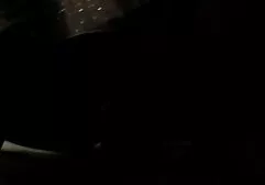 Een arts die het risico van de patiënt polijst hete sex films met een gat