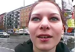 Aziatisch die een mager meisje vlaamse sex filmpjes in de kont slaat