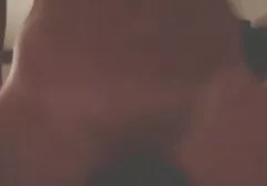 De Ass actrice is klaar om een lid te accepteren, en dan nederlandstalige porno film een enorme dildo.