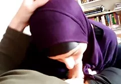 Twee lesbiennes houden porno film met verhaal van hete Vuisten.
