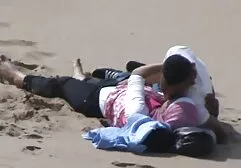 Een man die een meisje neukt die op het bovenste touw zit met een 123 sex filmpjes pose is geweldig.