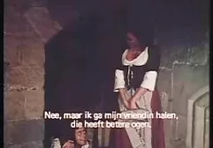 Een seksfilms man die aan de poort neukt, de twee meisjes.