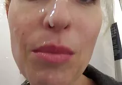 Meisjes gratis sexfilmen die plezier hebben met een pomp en dildo