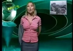De brunette voor de aankomst van haar minnaar nederlandstalige sexfilms die met de dildo speelt.