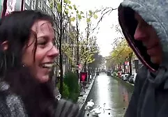 De dokter brengt xxx filmpjes de patiënt naar een orgasme.