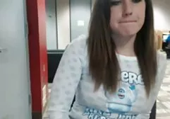 Lieve en mooie brunette gratis sec films levert aan haar minnaar