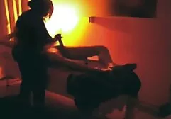 Brunette met olie neuken de borst en vagina van een tevreden man pornofilm kijken
