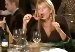 Hij liet zijn vriendin een jurk zien grats sexfilms en had tegelijkertijd seks.