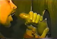 Ze www sex film nl liet de koeien tussen haar borsten.