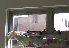 Jonge brunette op homoseks filmpjes een penis