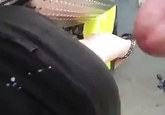 De gratis online sex filmpjes man zette een ledemaat op met strakke blonde hoeden.